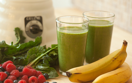 To smoothie or not to smoothie?  The skinny on blending your fruits and greens